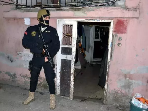 Adana'daki DEAŞ operasyonunda 5 tutuklama Adana'daki DEAŞ operasyonunda 5 tutuklama