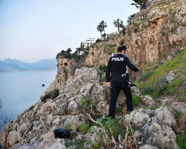 Antalya'da silahlı iki şüpheli ihbarı, polisi alarma geçirdi