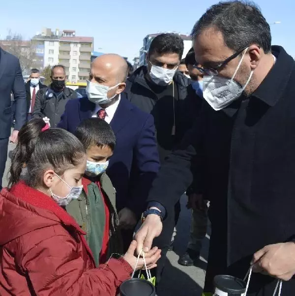 Son dakika haberleri! Bakan Kasapoğlu, Ağrı'daki Gençlik ve Spor Yatırımları Programı'nda konuştu Açıklaması Son dakika haberleri! Bakan Kasapoğlu, Ağrı'daki Gençlik ve Spor Yatırımları Programı'nda konuştu Açıklaması