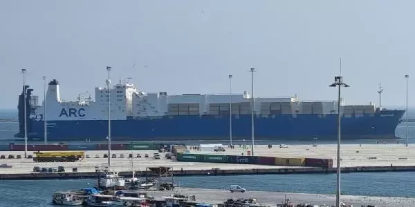 Batı Trakya'ya Amerikan çıkarması: Askeri teçhizatları taşıyan gemi Dedeağaç'ta Batı Trakya'ya Amerikan çıkarması: Askeri teçhizatları taşıyan gemi Dedeağaç'ta