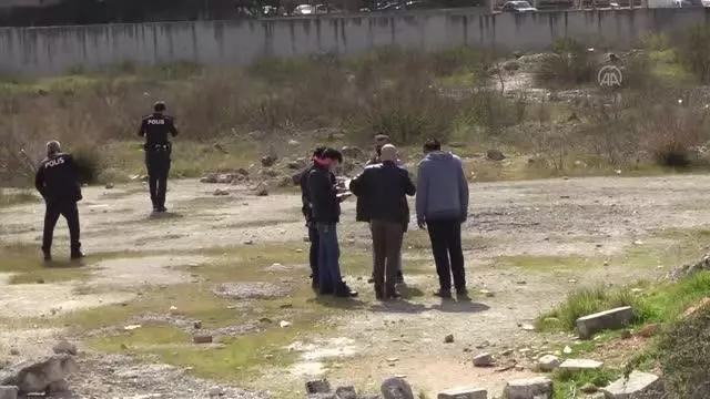Boş arazide erkek cesedi bulundu Boş arazide erkek cesedi bulundu