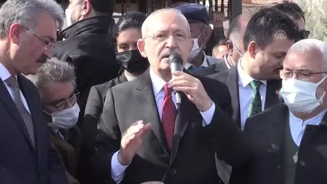 CHP Genel Başkanı Kılıçdaroğlu çiftçilerle bir araya geldi (1) CHP Genel Başkanı Kılıçdaroğlu çiftçilerle bir araya geldi (1)