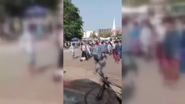 Cunta yanlıları protestoculara saldırdı Cunta yanlıları protestoculara saldırdı