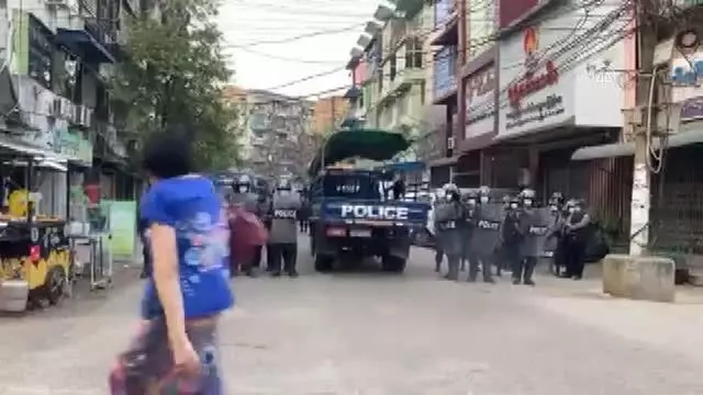 Cunta yanlıları protestoculara saldırdı Cunta yanlıları protestoculara saldırdı