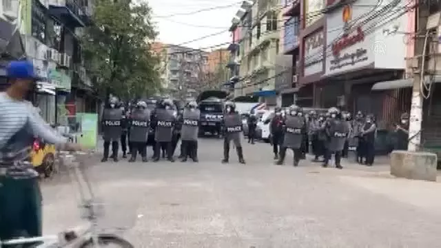 Cunta yanlıları protestoculara saldırdı Cunta yanlıları protestoculara saldırdı