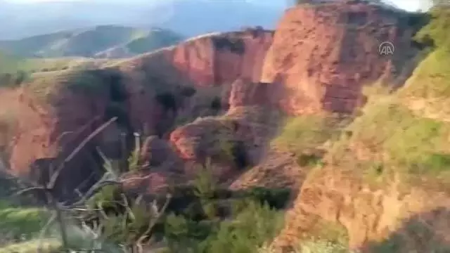 Dağda mahsur kalan keçiyi itfaiye kurtardı Dağda mahsur kalan keçiyi itfaiye kurtardı