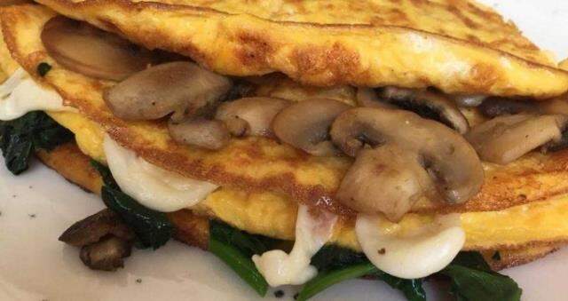Değişik ve lezzetli kahvaltılık tarifler, fit kahvaltılıklar : Yeşil omlet, tavada yumurtalı tost, milföy kâsesinde kahvaltılık, protein omlet