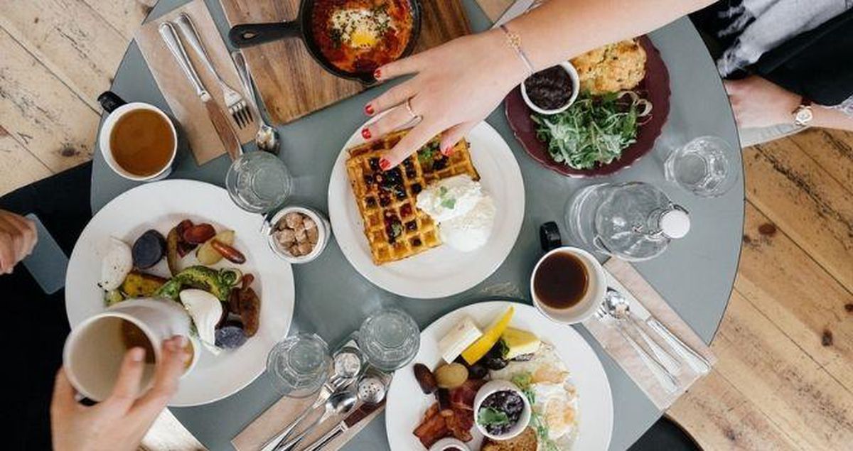 Değişik ve lezzetli kahvaltılık tarifler, fit kahvaltılıklar : Yeşil omlet, tavada yumurtalı tost, milföy kâsesinde kahvaltılık, protein omlet