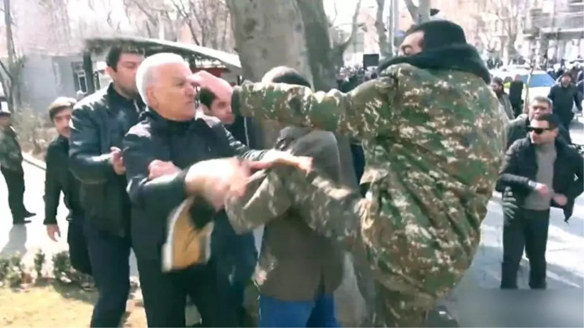 Ermenistan'da Paşinyan destekçileri ile karşıtları birbirine girdi