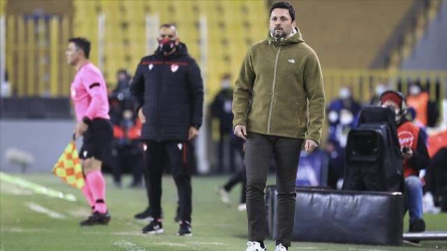 Fenerbahçe may part ways with Erol Bulut after a possible Trabzonspor defeat Fenerbahçe may part ways with Erol Bulut after a possible Trabzonspor defeat