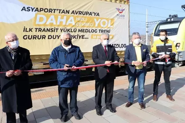 Fildişi Sahili'nden gemiyle getirilen yük Tekirdağ'dan trenle Avrupa'ya gönderildi Fildişi Sahili'nden gemiyle getirilen yük Tekirdağ'dan trenle Avrupa'ya gönderildi