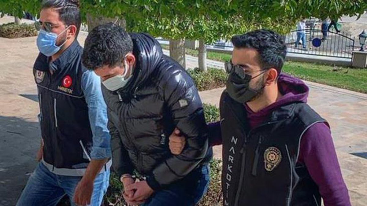 Filyasyon ekibinin şoförü uyuşturucu satarken yakalandı