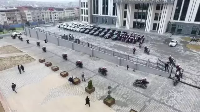 Son dakika! Gaziosmanpaşa'daki asayiş uygulamasında 1447 kişinin GBT sorgulaması yapıldı Son dakika! Gaziosmanpaşa'daki asayiş uygulamasında 1447 kişinin GBT sorgulaması yapıldı