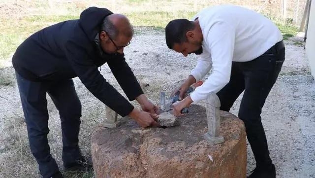 Göbeklitepe'nin minyatürlerini yapıp 5 bin TL'ye kadar satan girişimci, yurt dışından gelen taleplere yetişemiyor Göbeklitepe'nin minyatürlerini yapıp 5 bin TL'ye kadar satan girişimci, yurt dışından gelen taleplere yetişemiyor