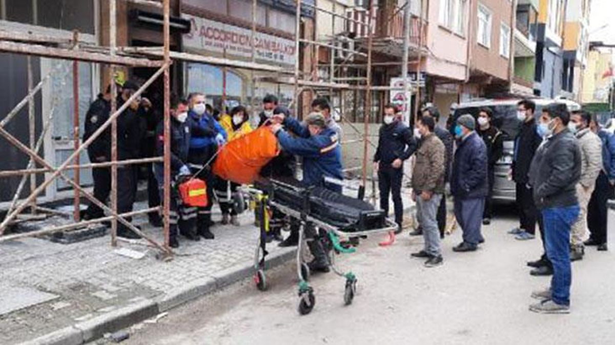 İş yerinde kendini asan genci arkadaşları bulup ipten indirdi
