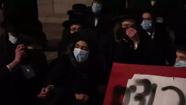 İsrail'de dindar Yahudiler, mahallelerini yabancılara açacağı gerekçesiyle tramvay projesini protesto etti İsrail'de dindar Yahudiler, mahallelerini yabancılara açacağı gerekçesiyle tramvay projesini protesto etti