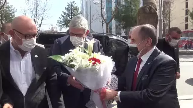 İYİ Parti Grup Başkanvekili Dervişoğlu, partililerle ve esnafla görüştü İYİ Parti Grup Başkanvekili Dervişoğlu, partililerle ve esnafla görüştü