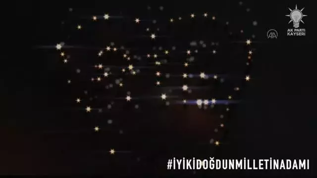 Kayakçılardan Cumhurbaşkanı Erdoğan'ın doğum gününe özel gösteri Kayakçılardan Cumhurbaşkanı Erdoğan'ın doğum gününe özel gösteri