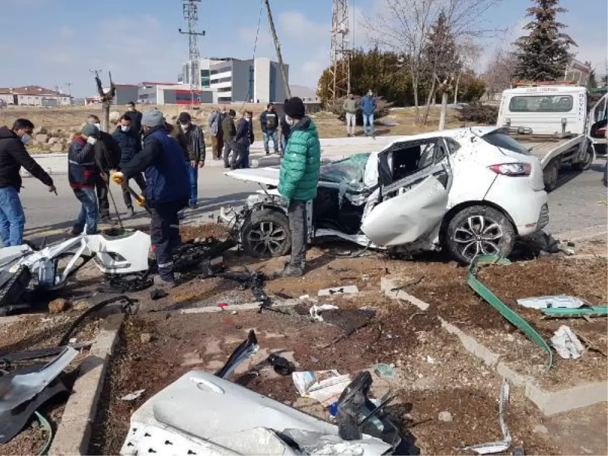 son dakika haberleri kayseri de iki otomobilin carpistigi kazada okul muduru oldu 3 kisi yaralandi