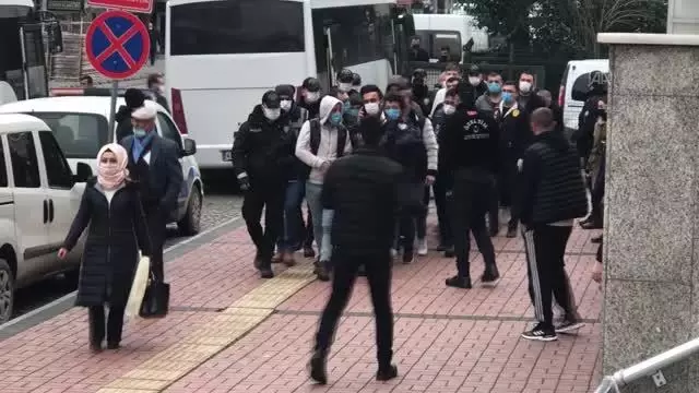 Kocaeli merkezli 4 ilde yasa dışı bahis operasyonunda yakalanan zanlılardan 11'i tutuklandı Kocaeli merkezli 4 ilde yasa dışı bahis operasyonunda yakalanan zanlılardan 11'i tutuklandı