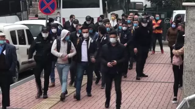 Kocaeli merkezli 4 ilde yasa dışı bahis operasyonunda yakalanan zanlılardan 11'i tutuklandı Kocaeli merkezli 4 ilde yasa dışı bahis operasyonunda yakalanan zanlılardan 11'i tutuklandı