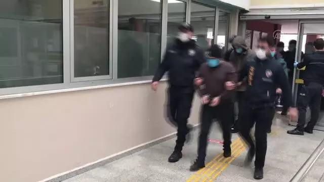Kocaeli merkezli 4 ilde yasa dışı bahis operasyonunda yakalanan zanlılardan 11'i tutuklandı Kocaeli merkezli 4 ilde yasa dışı bahis operasyonunda yakalanan zanlılardan 11'i tutuklandı