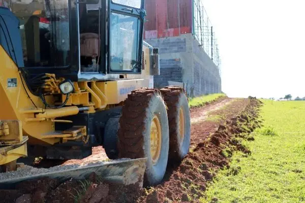 Mahallesinde yol krizi çözülen küçük Emine: Artık okula gidebileceğiz Mahallesinde yol krizi çözülen küçük Emine: Artık okula gidebileceğiz