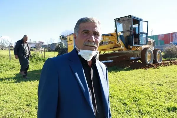 Mahallesinde yol krizi çözülen küçük Emine: Artık okula gidebileceğiz Mahallesinde yol krizi çözülen küçük Emine: Artık okula gidebileceğiz