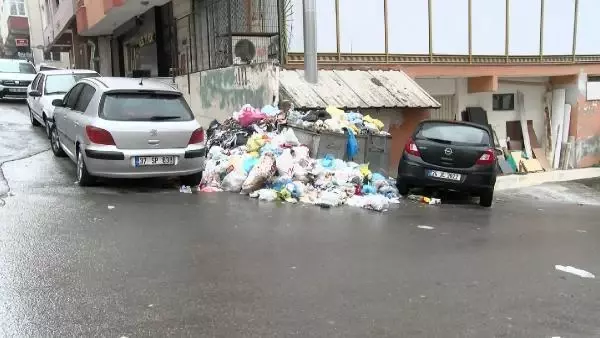 Maltepe'de sokaklarında çöp dağları Maltepe'de sokaklarında çöp dağları