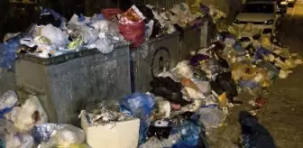 Maltepe'de sokaklarında çöp dağları