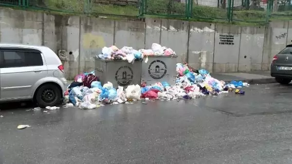 Maltepe'de sokaklarında çöp dağları Maltepe'de sokaklarında çöp dağları