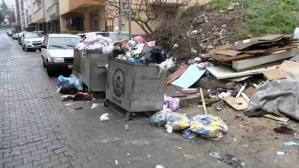 Maltepe'de sokaklarında çöp dağları Maltepe'de sokaklarında çöp dağları