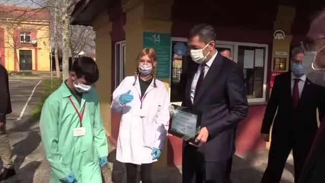 Milli Eğitim Bakanı Selçuk: 'Sağlık anlamında riske girmeden okullarımızı peyderpey açma kararlılığımız devam ediyor' Milli Eğitim Bakanı Selçuk: 'Sağlık anlamında riske girmeden okullarımızı peyderpey açma kararlılığımız devam ediyor'