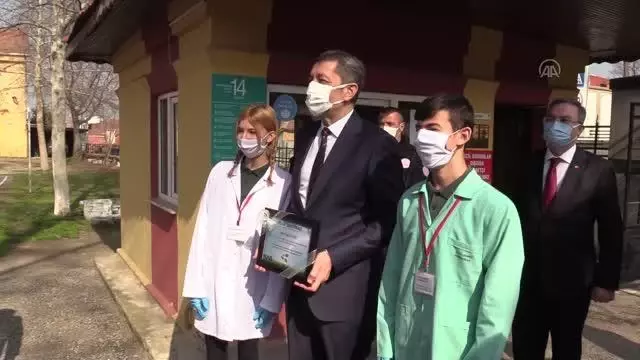 Milli Eğitim Bakanı Selçuk: 'Sağlık anlamında riske girmeden okullarımızı peyderpey açma kararlılığımız devam ediyor' Milli Eğitim Bakanı Selçuk: 'Sağlık anlamında riske girmeden okullarımızı peyderpey açma kararlılığımız devam ediyor'