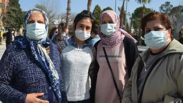 Saldırya Uğrayan Öğretmen Konuştu Bunları Hak Etmedik 1 Öğretmen kadın ve ailesi gürültü yaptıkları gerekçesiyle komşularının muştalı saldırısına uğradı