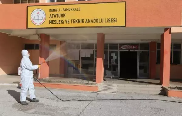 Pamukkale'deki okullar dezenfekte edildi Pamukkale'deki okullar dezenfekte edildi