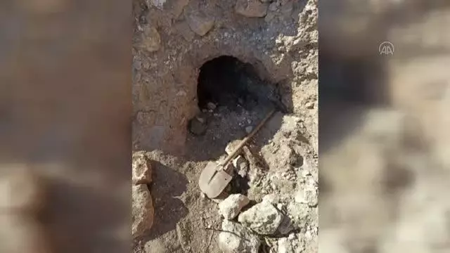 PKK'lı teröristlerin kullandığı 8 sığınak ve depo kullanılamaz hale getirildi PKK'lı teröristlerin kullandığı 8 sığınak ve depo kullanılamaz hale getirildi