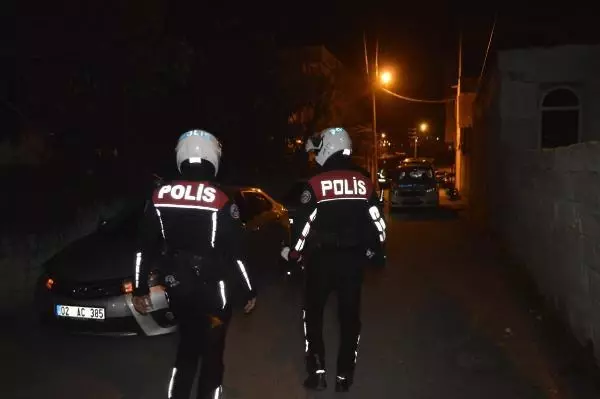 Son dakika haber! Polisin 'dur' ihtarına uymayan sürücü, otomobili bırakıp, kaçtı Son dakika haber! Polisin 'dur' ihtarına uymayan sürücü, otomobili bırakıp, kaçtı