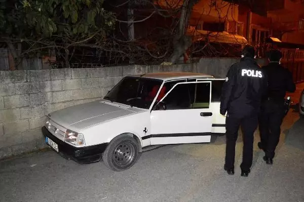 Son dakika haber! Polisin 'dur' ihtarına uymayan sürücü, otomobili bırakıp, kaçtı Son dakika haber! Polisin 'dur' ihtarına uymayan sürücü, otomobili bırakıp, kaçtı