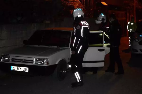 Son dakika haber! Polisin 'dur' ihtarına uymayan sürücü, otomobili bırakıp, kaçtı Son dakika haber! Polisin 'dur' ihtarına uymayan sürücü, otomobili bırakıp, kaçtı
