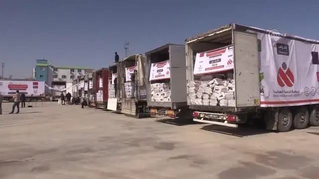 ŞANLIURFA - Barış Pınarı Harekatı bölgesine 28 tır insani yardım gönderildi ŞANLIURFA - Barış Pınarı Harekatı bölgesine 28 tır insani yardım gönderildi