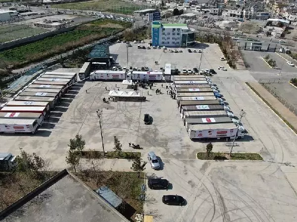 ŞANLIURFA - Barış Pınarı Harekatı bölgesine 28 tır insani yardım gönderildi ŞANLIURFA - Barış Pınarı Harekatı bölgesine 28 tır insani yardım gönderildi
