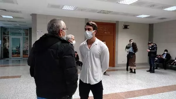 Son dakika haberi | Şişli'de saldırıya uğrayan oyuncu Onur Seyit Yaran: Silahı kafama doğrultmuştu, şikayetçiyim Son dakika haberi | Şişli'de saldırıya uğrayan oyuncu Onur Seyit Yaran: Silahı kafama doğrultmuştu, şikayetçiyim
