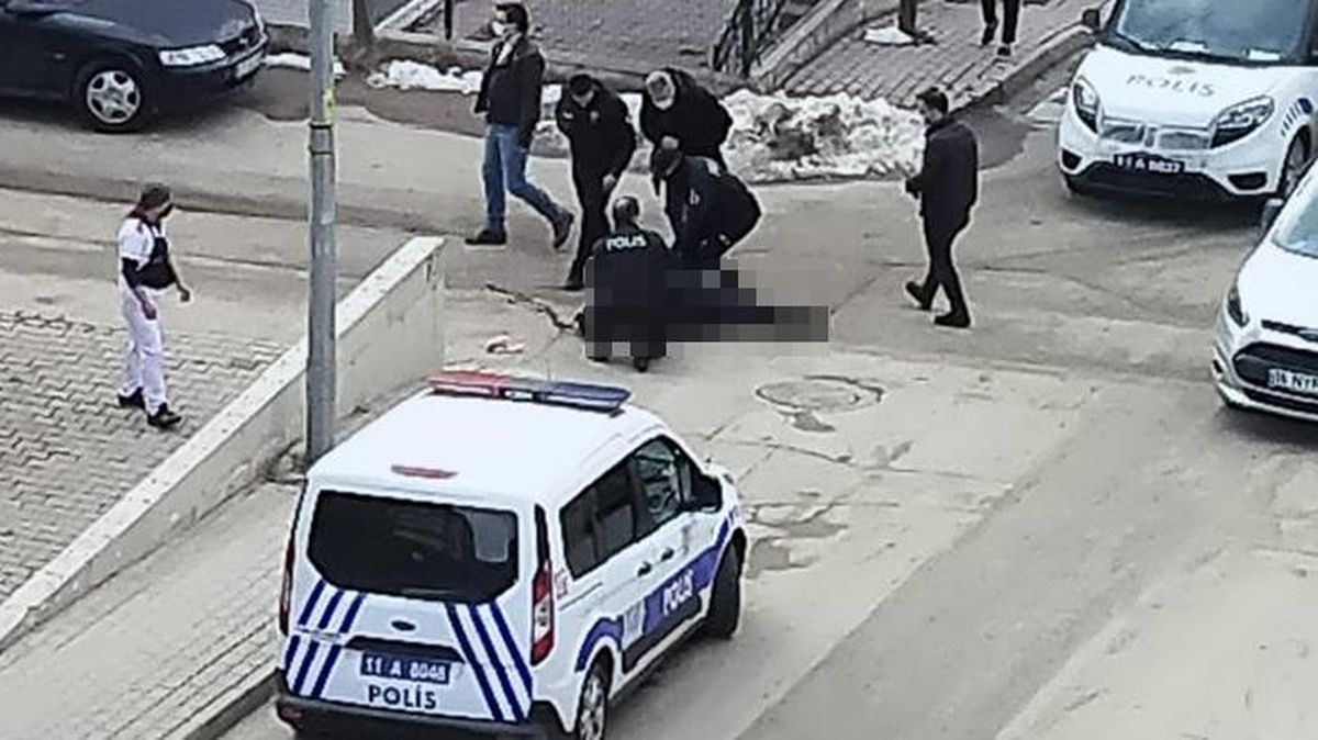Sokak ortasında kurşun yağmuruna tutulan adam hayatını kaybetti