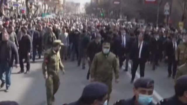 Son Dakika! Ermenistan Başbakanı Paşinyan, Erivan sokaklarında destekçileriyle bir araya geldi Son Dakika! Ermenistan Başbakanı Paşinyan, Erivan sokaklarında destekçileriyle bir araya geldi