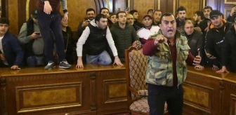 Son Dakika: Ermenistan ordusu, Başbakan Paşinyan ve hükümetin istifasını talep etti