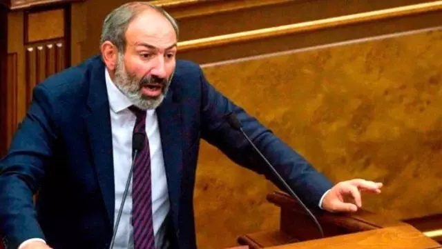 Son Dakika! 'Ülkede darbe girişimi var, sokağa çıkın' diyen Paşinyan, istifasını isteyen Genelkurmay Başkanı'nı görevden aldı Son Dakika! 'Ülkede darbe girişimi var, sokağa çıkın' diyen Paşinyan, istifasını isteyen Genelkurmay Başkanı'nı görevden aldı