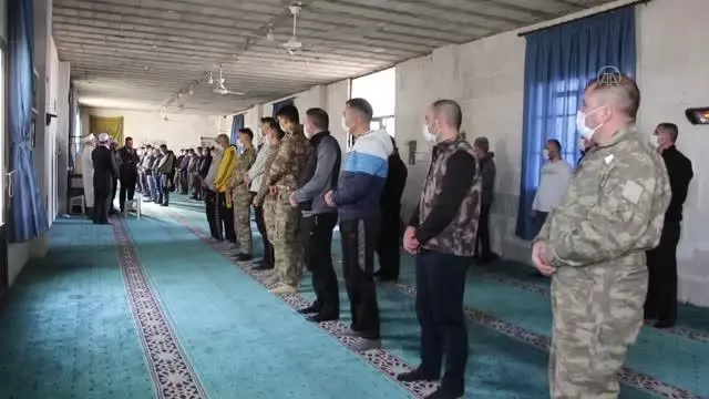 Son dakika... Suriye'nin kuzeyindeki Bab'ta şehitler için mevlit okundu Son dakika... Suriye'nin kuzeyindeki Bab'ta şehitler için mevlit okundu