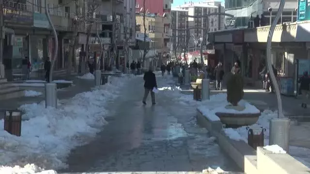Tedbirler Güneydoğu'da Kovid-19 vaka sayısını düşürdü Tedbirler Güneydoğu'da Kovid-19 vaka sayısını düşürdü