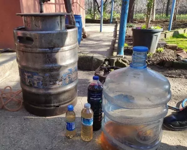 Tekirdağ'da 1150 litre sahte içki ele geçirildi: 1 gözaltı Tekirdağ'da 1150 litre sahte içki ele geçirildi: 1 gözaltı
